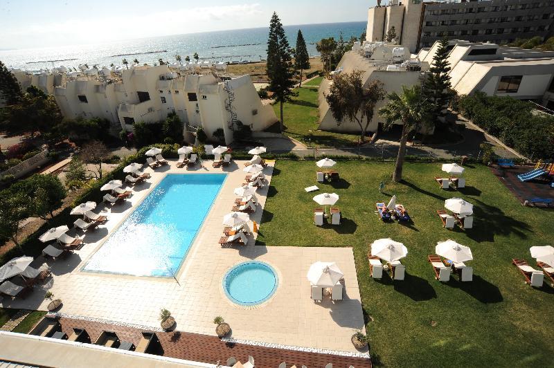 Frixos Suites Hotel Apartments Larnaca Bagian luar foto